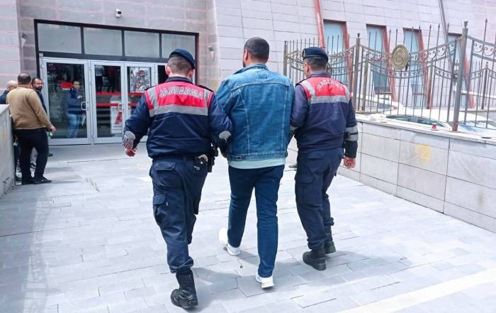 Aranan 6 Şüpheli Jandarma Ekiplerince Yakalandı