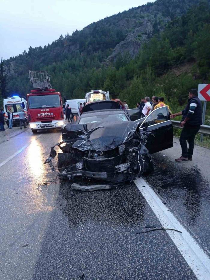 Isparta-antalya Karayolunda Zincirleme Kaza: 1 Ölü, 4 Yaralı