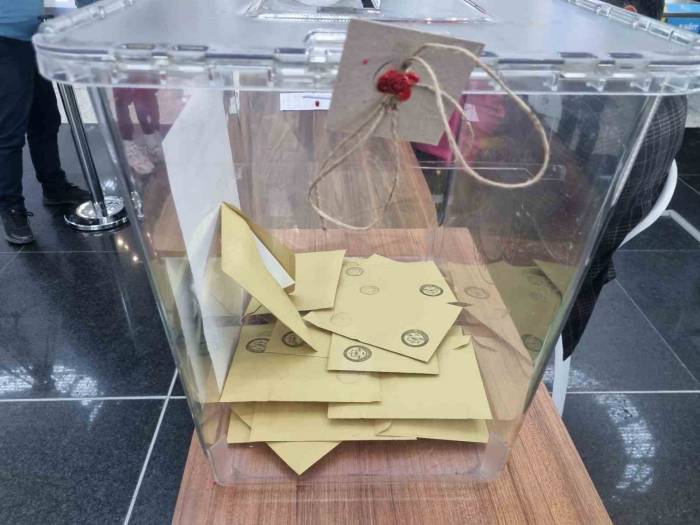 İstanbul Havalimanı’nda Oy Verme İşlemine Devam Ediliyor