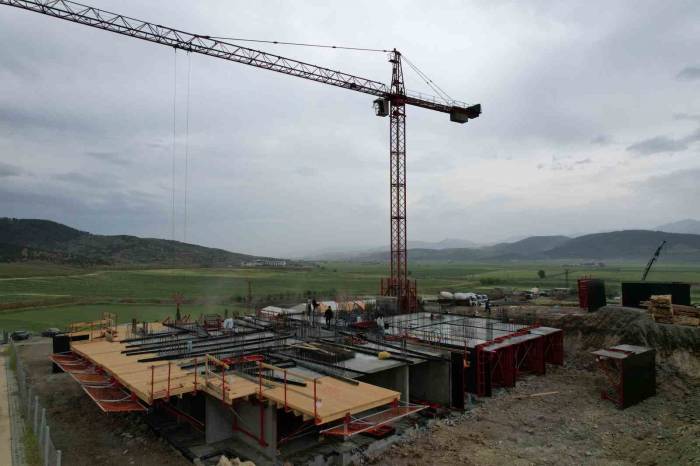 Depremin Merkezinde Yapımına Başlanan Konutlarda Hummalı Çalışma Sürüyor