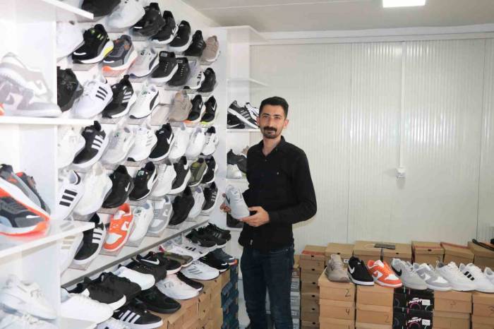 Ayakkabıcı Esnafı Konteyner Çarşıda Mesaiye Başladı