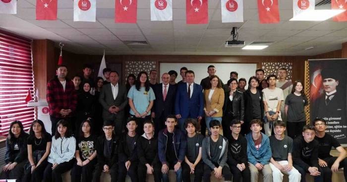 Keçiören’de Vecihi Hürkuş Anadolu Lisesine Enstrüman Desteği