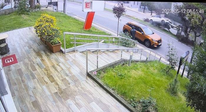 Okul Yolunda Faciadan Böyle Dönüldü...bayan Sürücü Ve 2 Çocuğu Yaralandı
