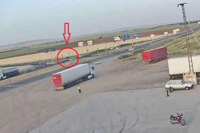 Otomobil İle Motosikletin Çarpışma Anı Kamerada: 1 Ölü, 1 Ağır Yaralı