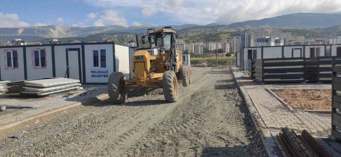 Melikgazi Depremzedelerin Yanında Olmaya Devam Ediyor