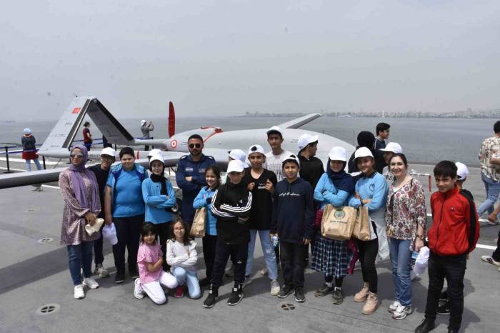 Menemenli Öğrenciler Ve Muhtarlardan Tcg Anadolu’ya Ziyaret