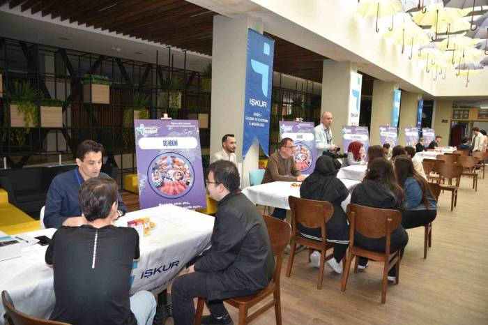 Öğrenciler Geleceklerine Yön Veriyor