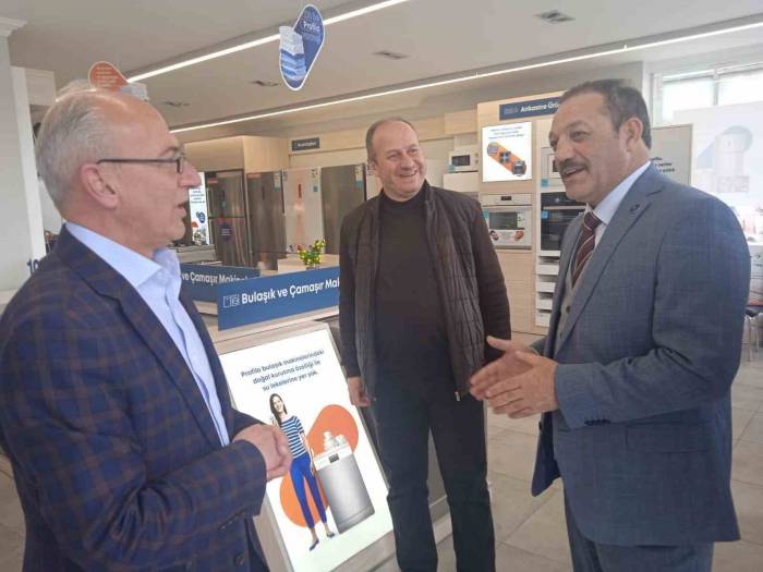 Karataş, Seçim Çalışmalarını Merkezde Sürdürdü