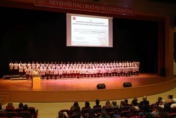 Nevü’lü Hemşire Adayları Üniformalarını Giydi