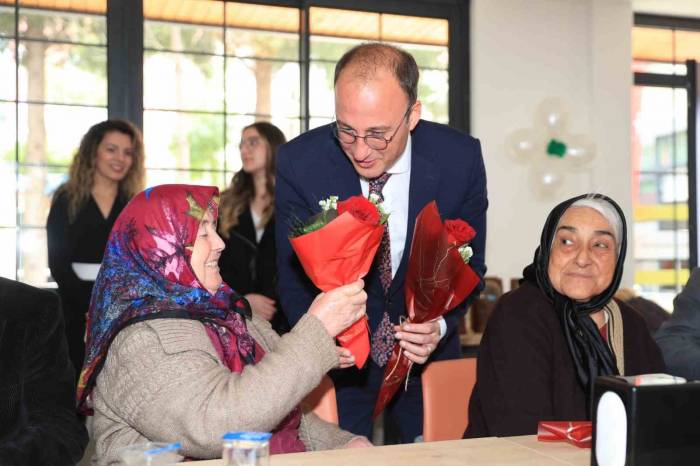 Pamukkale Alzheimer Merkezinde Anneler Günü Kutlandı