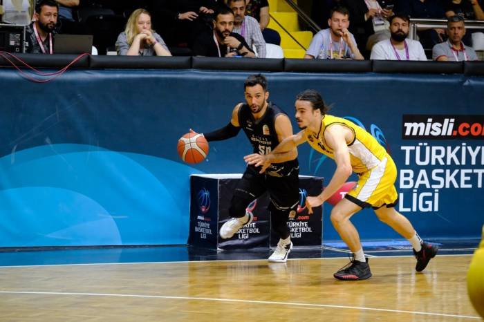 Şampiyon, Mersin’i Evinde Devirdi