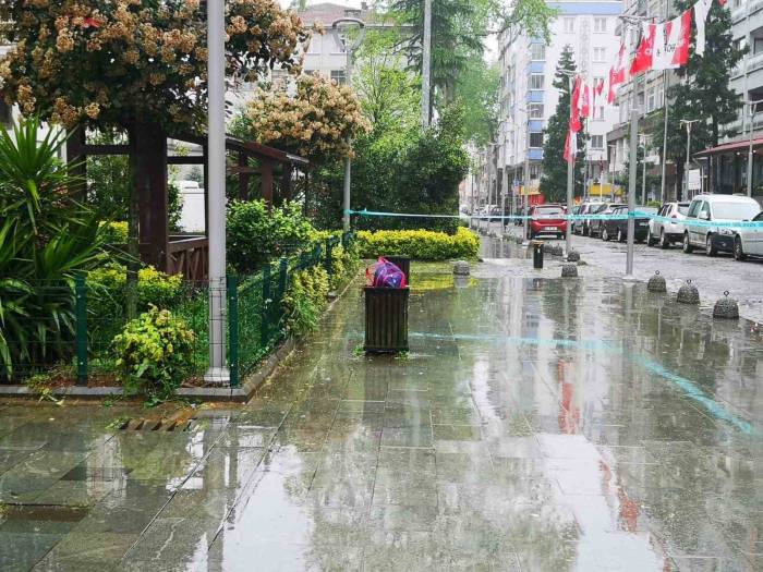 Çöp Kutusundaki Okul Çantası Paniğe Neden Oldu