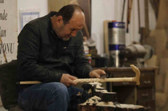 Osmanlı’dan Günümüze Ulaşan Bu Bastonlar Servet Değerinde