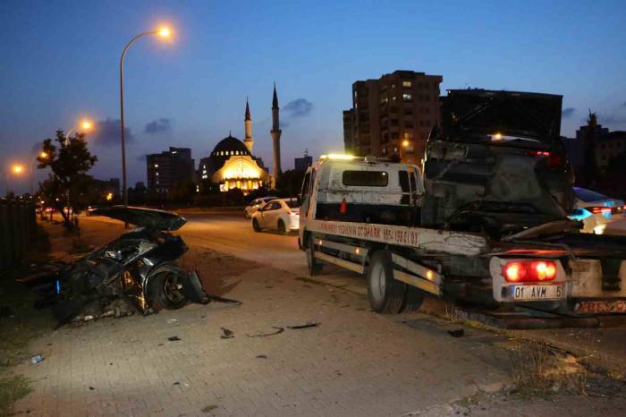 Direğe Çarpan Otomobil İkiye Bölündü, Sürücüsü Hayatını Kaybetti