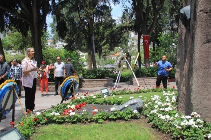 Ak Partili Çankırı, Anneler Günü Nedeniyle Zübeyde Hanım’ın Mezarını Ziyaret Etti