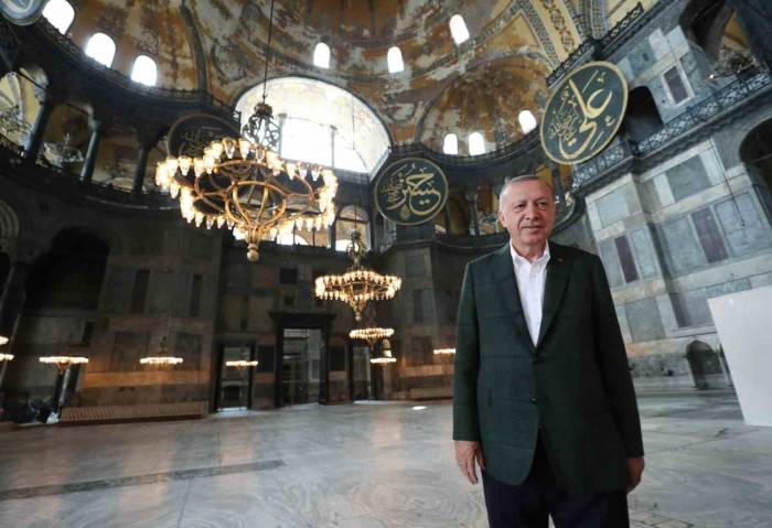 Cumhurbaşkanı Erdoğan Seçim Programını Ayasofya’da Akşam Namazı İle Sonlandırdı