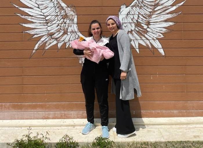Gençlik Kampı’nda Kalan Depremzede Ailenin Bebek Mutluluğu