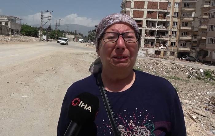 Hatay’da 40 Yıllık Emeği Moloza Dönen Kadın, Gözyaşlarına Boğuldu
