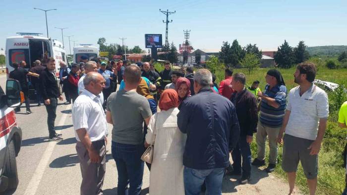 Şarampole Yuvarlanan Otomobilde Aynı Aileden 6 Kişi Yaralandı