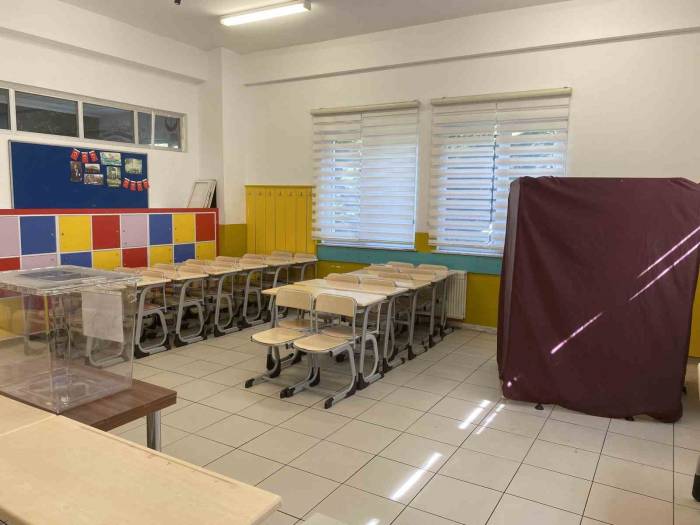 İstanbul’da Seçim Sandıkları Kuruldu