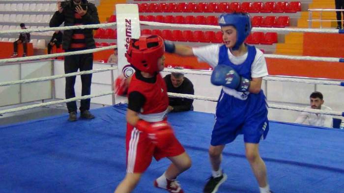 21 Torunlu İnci Nine Tekerlekli Sandalyeyle Torununu İzledi