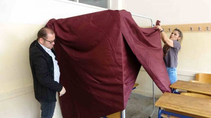 Seçime Saatler Kala Kocaeli’de Sandıklar Kuruluyor