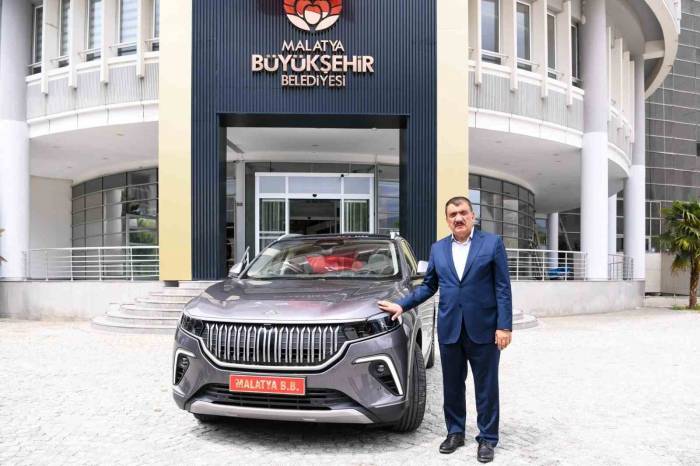 Malatya Büyükşehir Belediyesi’nin Makam Aracı Togg Teslim Alındı