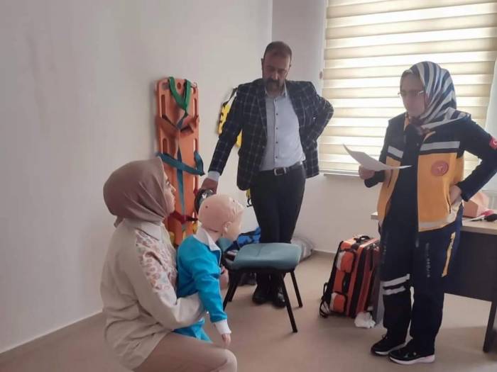 Ambulans Görevlilerine Eğitim Verildi