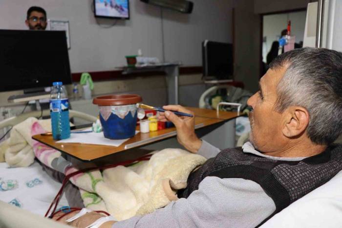 Diyaliz Hastaları Boyama Yaparak Keyifli Vakit Geçiriyorlar