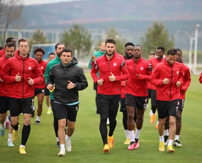 Sivasspor’da Kasımpaşa Hazırlıkları Sürüyor