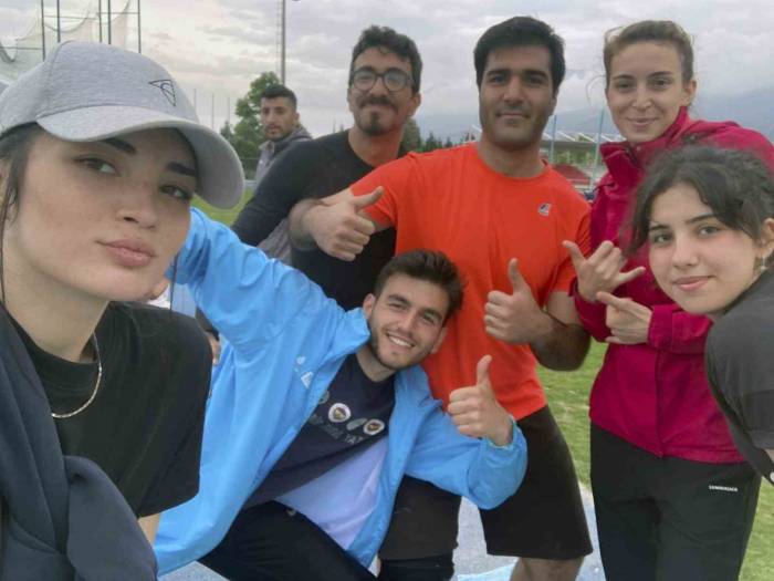 Subü Öğrencilerinden Bir Altın Bir Gümüş Madalya