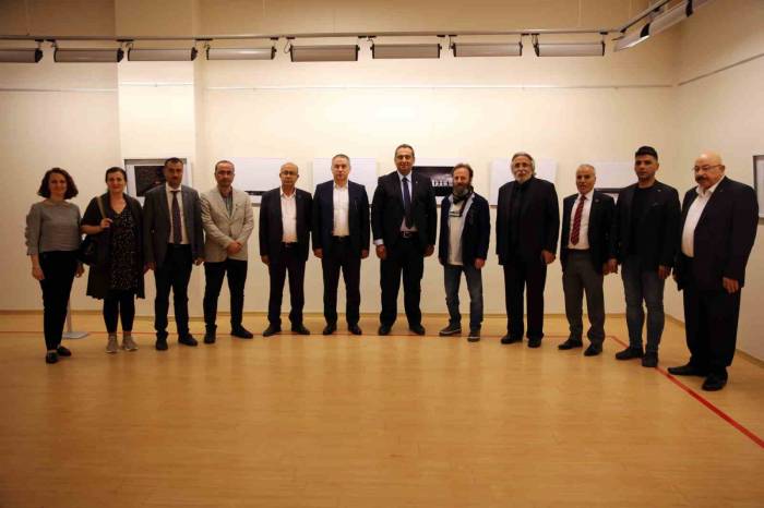 “siyahtan Beyaza Yalnızlıklar” Fotoğraf Sergisi