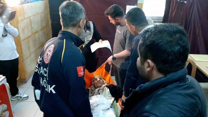 93 Yaşındaki Gaffure Nine Sandığa Sedyede Getirildi