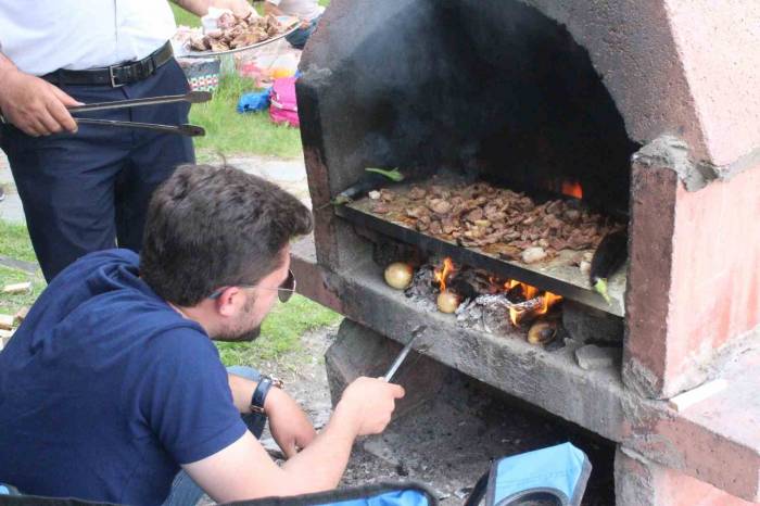 Afyonkarahisar’da Oylarını Kullananlar Piknik Alanlarına Koştu