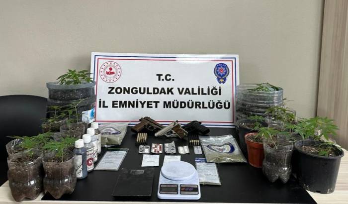 Polisten Uyuşturucu Operasyonu: 2 Şüpheli Tutuklandı