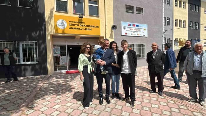 Balıkesir Büyükşehir Belediye Başkanı Yılmaz Oyunu Kullandı