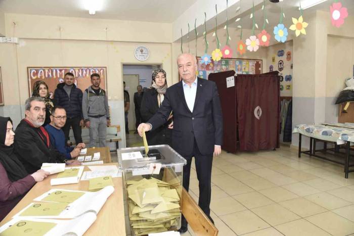 Belediye Başkanları Sandık Başına Gitti