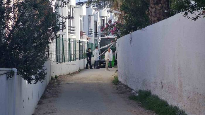 Kafasından Vurularak Öldürüldü
