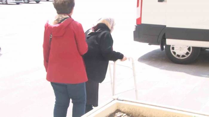 Başkentte 7’den 70’e Vatandaşlar Sandık Başında