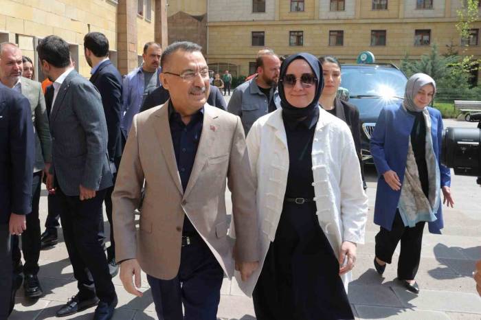 Cumhurbaşkanı Yardımcısı Oktay Oyunu Ankara’da Kullandı