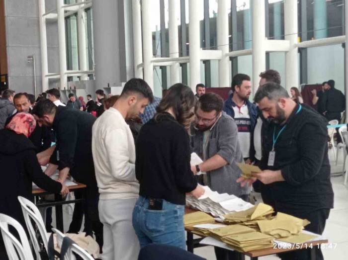 İstanbul Havalimanı’nda Oy Sayımı Başladı