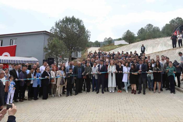 Deü Ve Kiraz Belediyesinden Can Dostlara Yuva