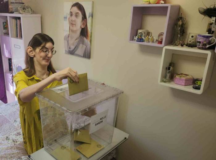 "dünyanın En Uzun Boylu Kadını" Oyunu Evinde Kullandı