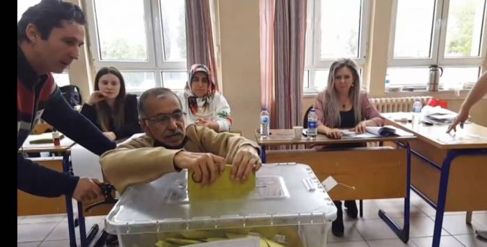 Oy Vermeye Tekerlekli Sandalyelerle Geldiler