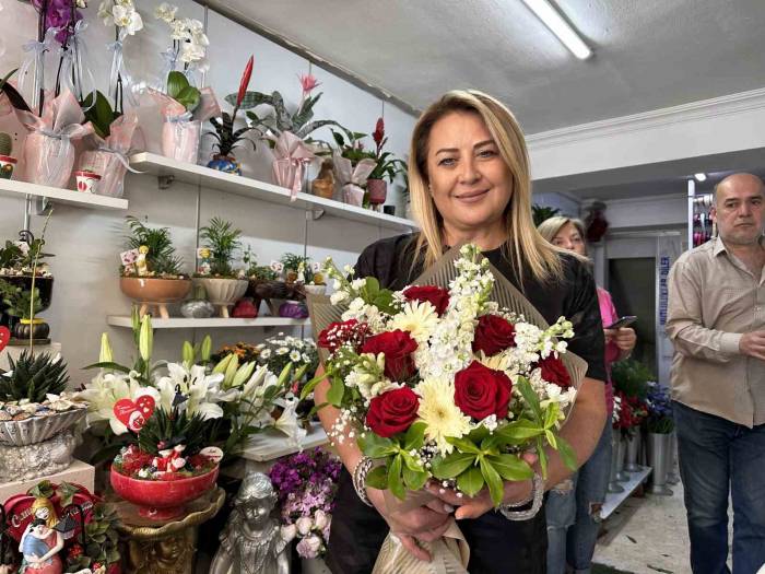 Eskişehirliler Oy Kullandıktan Sonra Çiçekçilerde Soluğu Aldı