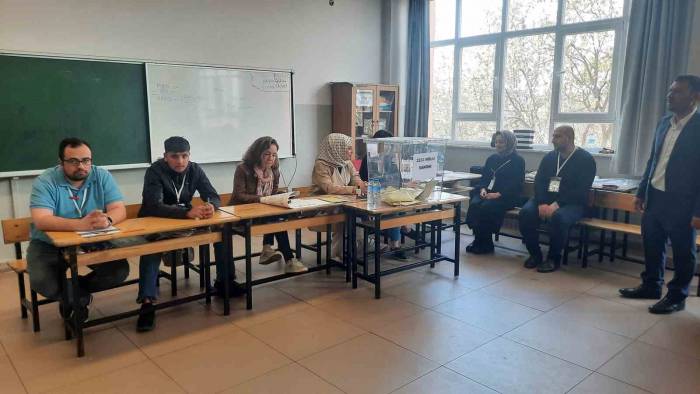 Fatih’teki Bu Sandıkta Oy Veren Sayısı Sandık Görevlilerinin Sayısından Az