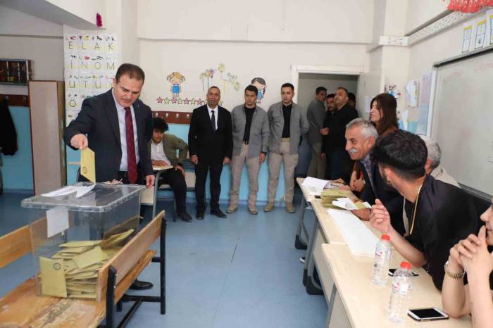 Vali Akbıyık Oyunu Kullandı