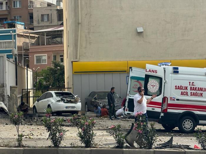 Hatay’da Kamyon Araçların Arasında Daldı, Ölü Ve Yaralılar Var
