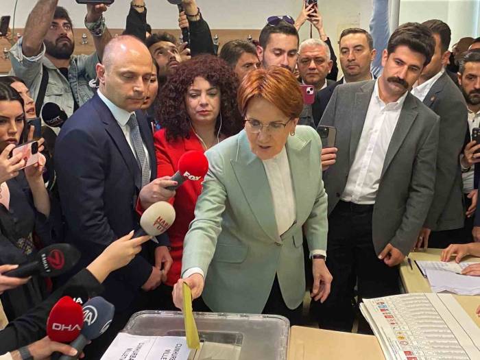 İyi Parti Genel Başkanı Akşener Oyunu Üsküdar’da Kullandı