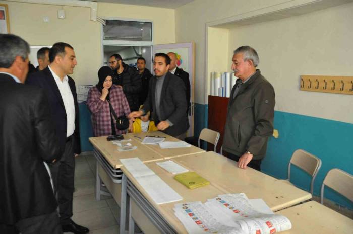 Kars Valisi Türker Öksüz, Oyunu Kullandı